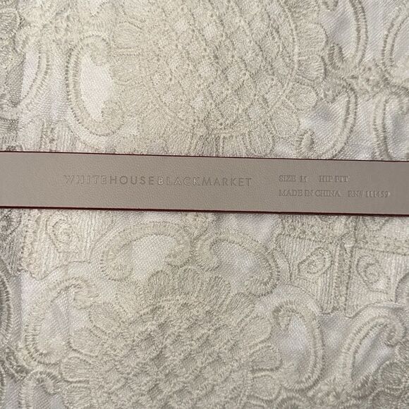 WHBM M Red Gold Tone Double D Detail Round Buckle Leather Pant Belt main image 9